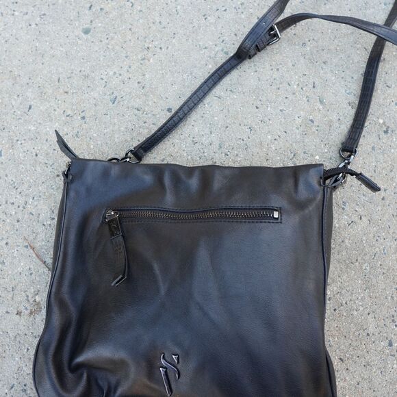 Simply Vera Vera Wang Remsen Crossbody Bag Faux Leather Black Minimalist Casual - Picture 9 of 13